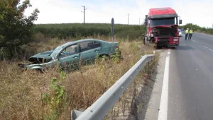 Камион и лека кола се удариха челно на пътя Русе - Варна