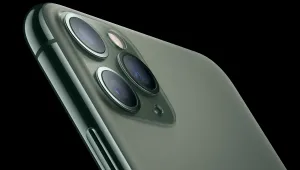 Анкета: Над половината руснаци не биха стояли на опашка за новия iPhone