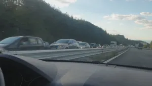 Километрично задръстване след катастрофа на „Тракия“ край София