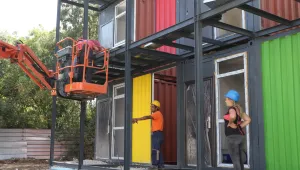 От Солун до „Факултета“: Морски контейнери се превръщат в домове за предстоящия зимен сезон