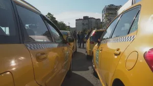 Таксиметрови шофьори в Пловдив излязоха на протест