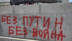 Нашариха паметника на съветския воин в Бургас 