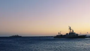 Гръцката брегова охрана е стреляла срещу товарен кораб в Егейско море