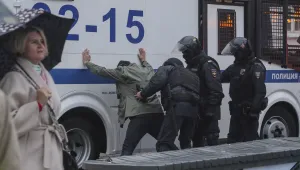 Над 700 задържани в Русия при протести срещу мобилизацията
