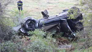 Джип се заби в билборд на главен път Е-79, има пострадали