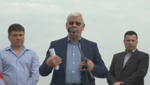 Министърът на земеделието при протестиращите: Искам да намерим решение, за да не стоя тук по този начин