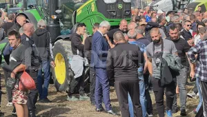 Костадин Костадинов отиде при протестиращите земеделци, те го изгониха (СНИМКИ)