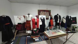 Изложба „Корени от миналото – светлина в бъдещето” в Ловеч (СНИМКИ)