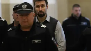 Нова версия на Орлин: Евгения паднала и той „скрил“ тялото ѝ в куфар, за да не го види детето им