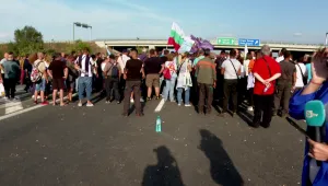 Продължава протестът на енергетиците на АМ „Тракия“