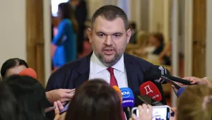 Пеевски иска да се приложи европейската забрана за влизане на автомобили с руска регистрация у нас