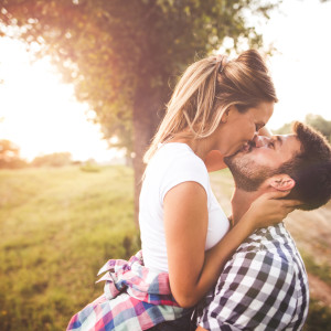 Защо още не сме чули “Обичам те” и какво всъщност означава това (ВИДЕО)