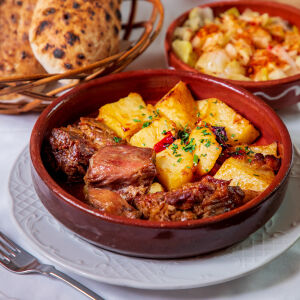 Най-вкусното агнешко за Великден с картофи (РЕЦЕПТА)