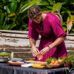 Защо Марин и Стоян облякоха рокли в „Ергенът“ 5? (ВИДЕО)