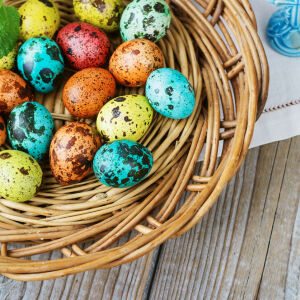 Идеи за оцветяване на пъдпъдъчи яйца за Великден – с естествени шарки или в чист цвят