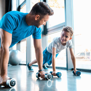 Децата ни прекарват до 7 часа пред екрана: как спортът се превръща в решение?