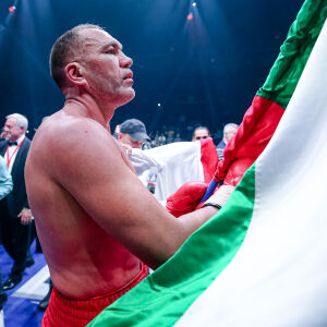 Кобрата - как се обича мъж, който излиза на ринга и се връща в кръв?