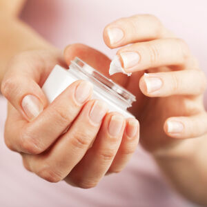 Вредни съставки в конвенционалната козметика: какво да избягваме?