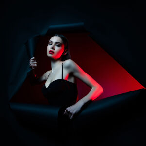 7 отличителни черти на хората, които обичат да носят черни дрехи (СНИМКИ)