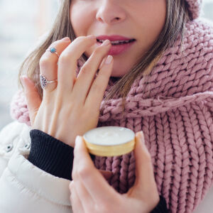 Напукани устни през зимата - ето как да се справим 