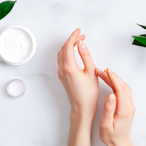 Суха кожа на ръцете през зимата - ето как да се справим 