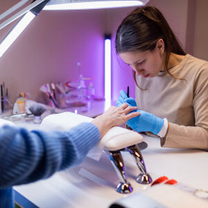 Най-яките маникюри, които си правихме през 2025 г. (СНИМКИ)