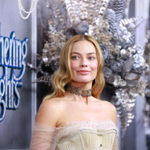 Да се гримираш като Марго Роби - ето как сами да постигнем феноменалния руж от "Брулени хълмове" (СНИМКИ)