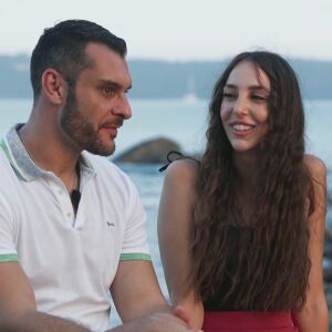 Какво означават жестовете на Крис от "Ергенът" 5 към Доника? (ВИДЕО)