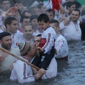 6 януари: Йордановден - затваря се вратата на лошия свят (СНИМКИ)