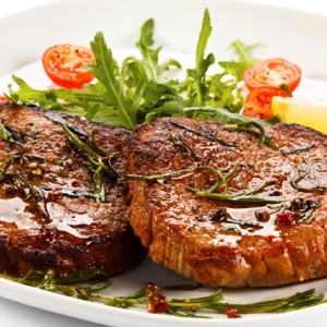 Свински пържоли за трапезата на Ивановден - вкусна празнична вечеря (СНИМКИ + ВИДЕО)