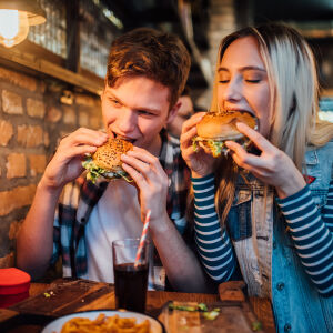 Защо се чувстваме по-гладни през зимните месеци (СНИМКИ + ВИДЕО)