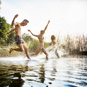 Пътуванията или материалните неща - кое ни прави по-щастливи? (СНИМКИ + ВИДЕО)