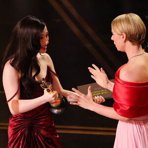 Джеси Бъкли спечели "Оскар" за най-добра актриса в главна роля