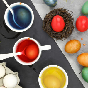 Най-добрите естествени бои за яркочервени великденски яйца