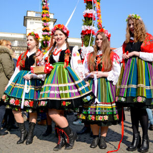 Къде по света има аналог на лазарките? (ВИДЕО€СНИМКИ)