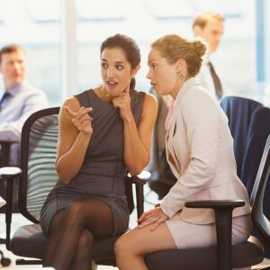 Ето защо клюкарстването в офиса е полезно за екипа