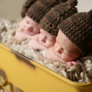 „Това не бяха бебетата, които си представях“: Шокът и надеждата на родители на тризнаци