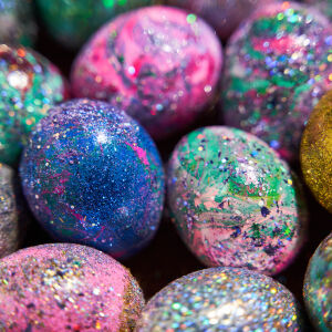 Космически великденски яйца: Как да нарисуваме галактика и Млечен път (ВИДЕО)