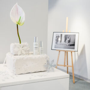 Institut ESTHEDERM събра изкуство, наука и експерти в разговор за жената във времето 