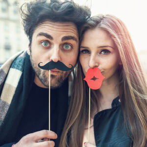 Мовембър през женските очи: какво ни казват мъжките мустаци за любовта, грижата и зрелостта (ВИДЕО)