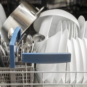 Как правилно да мием приборите в съдомиялната - с дръжките нагоре или надолу?