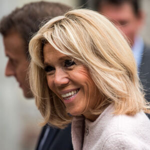 Конспирации или за слава - съпругата на Макрон е родена мъж (СНИМКИ)