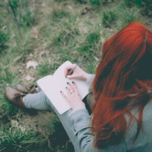 Есенна вътрешна алхимия: Как писмата до себе си ни помагат да отворим сърцето си