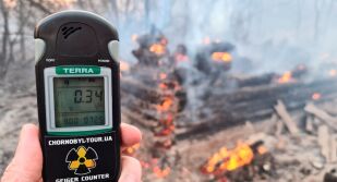Голям горски пожар се разрази в радиоактивната зона на Чернобил след падането на дрон