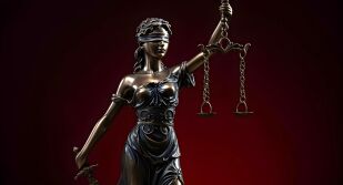 10 последователни доживотни присъди и до 30 г. затвор: Започна делото срещу родителите на ученика, застрелял 10 души в училище