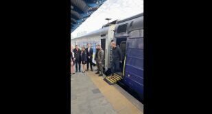 Принц Хари направи неочаквано посещение в украинската столица Киев