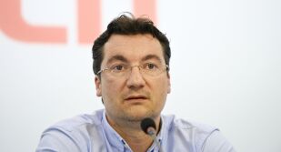 След тежката загуба: БСП решава за вот на доверие към Крум Зарков