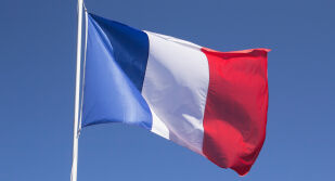 Франция е решила да разположи амфибиен хеликоптероносач в Средиземно море