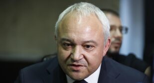 Демерджиев: Евакуират се превантивно населените места в близост до завода в с. Белица, където след взрив възникна пожар