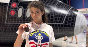Българска ученичка се открои сред младежи от цял свят